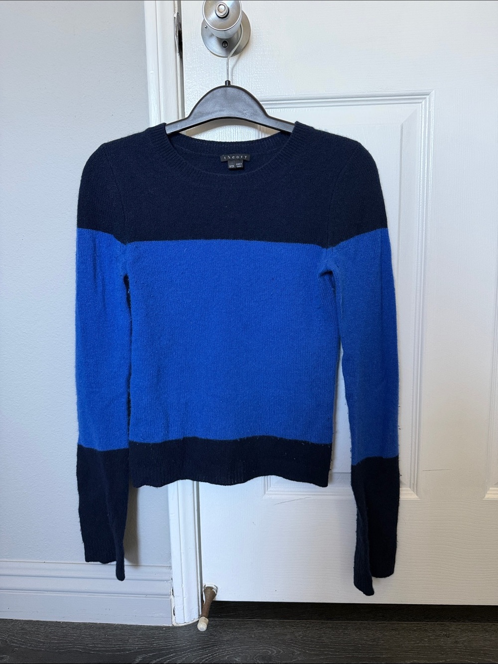 Theory brand 100% cashmere Blue and Black Crewneck Sweater